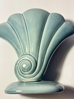 Vintage Red Wing Pottery Blue Fan Shell Scalloped Vase #892 USA 7.5 MCM